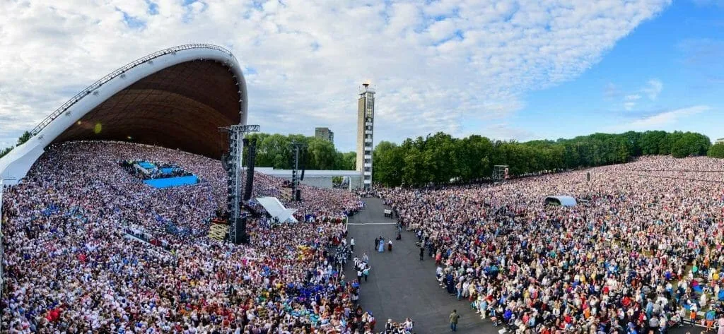 How the Estonian Song Celebration used Zelos to handle last-minute tasks at a 32,000-singer event